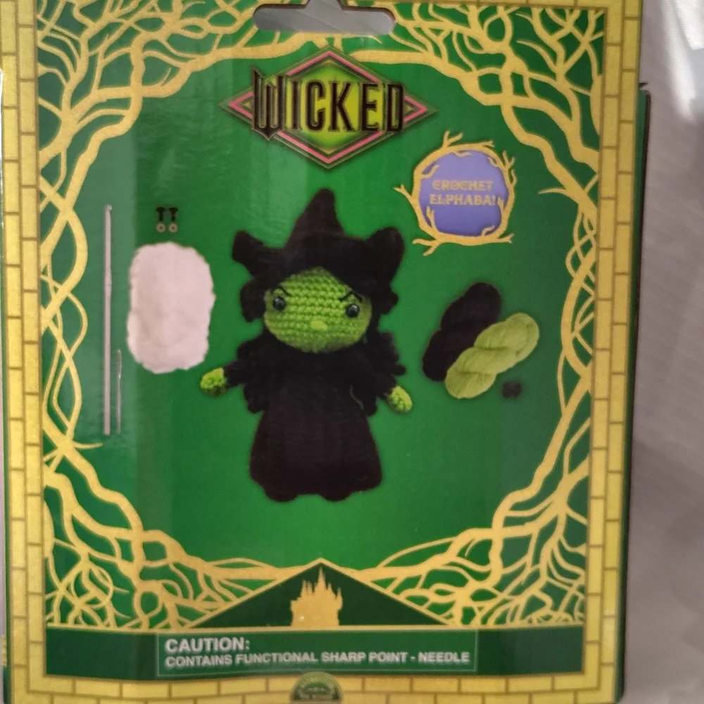 🪄Wicked Elphaba & Glinda Crochet Sets - Picture 7 of 7